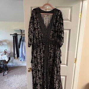 Knox Rose Black and White Printed V-Neck Maxi Dress